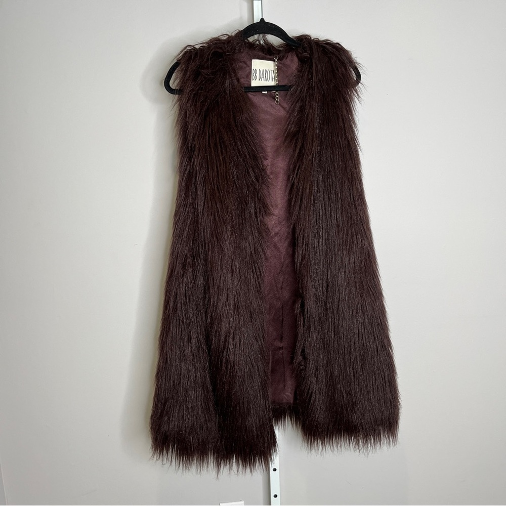 BB Dakota maroon faux fur vest size L